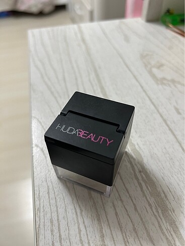 Huda beauty mini boy pudra