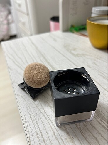 Beden Huda beauty mini boy pudra