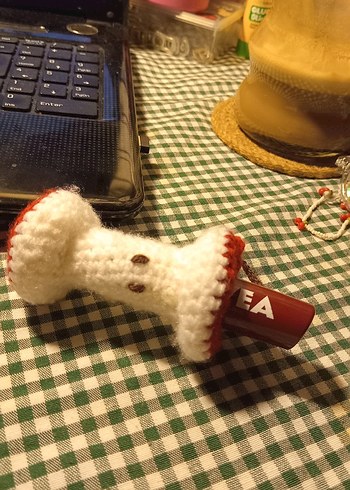 Diğer crochet apple core lipbalm holder