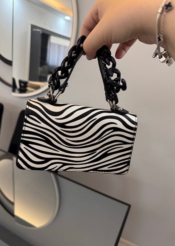 Beden Zebra Desenli Zincir Detaylı Parlak Kadın Çanta