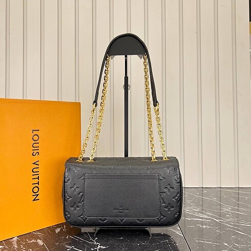  Beden Louis Vuitton Kadın Çanta