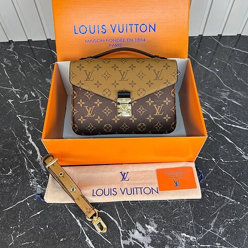 Louis Vuitton Metis Pochette Bag