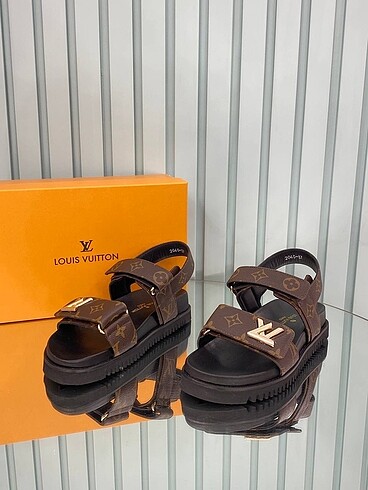 Louis Vuitton Sandalet