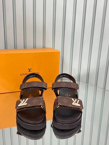 39 Beden Louis Vuitton Sandalet