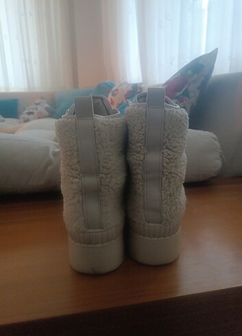 39 Beden ten rengi Renk Peluş bot