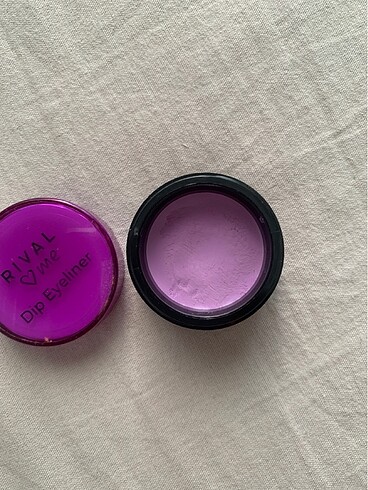 Diğer Rival Loves Me Eyeliner