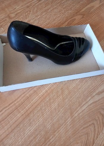 Nine West Siyah Rugan Kadın Dolgu Topuk Ayakkabı