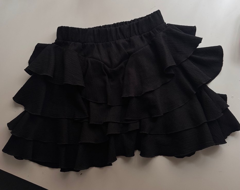 La Sarta Siyah Mini Fırfırlı Etek - Görsel 2