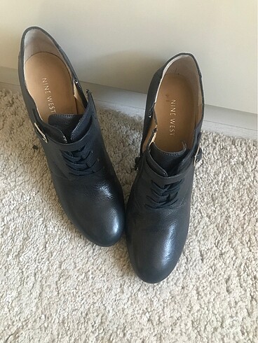 Nine West Bot