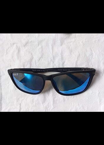 Ray-Ban güneş gözlüğü 