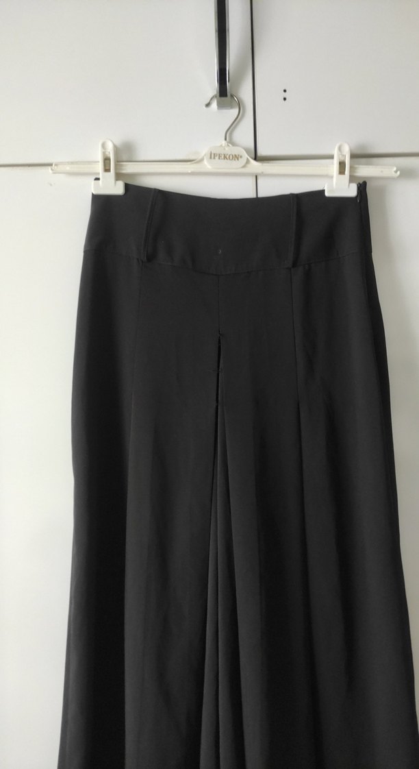 Siyah Piliseli Uzun Kadın Etek - Görsel 3