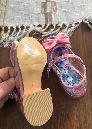 Kız Çocuk Pembe Tokalı Nakışlı Özel Ayakkabı - Görsel 4