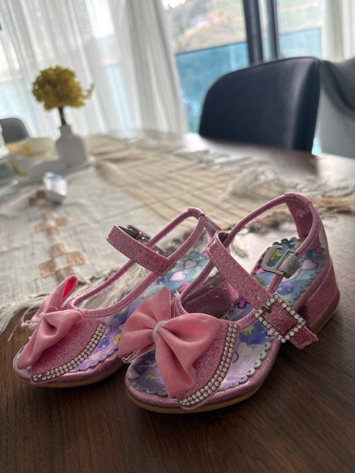 Kız Çocuk Pembe Tokalı Nakışlı Özel Ayakkabı - Görsel 3
