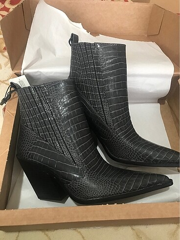 Zara Bot