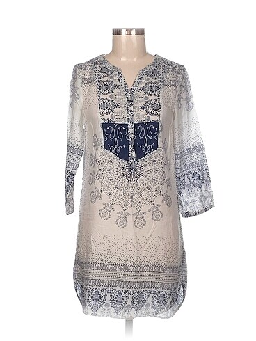 H&M Kısa Elbise %70 İndirimli.