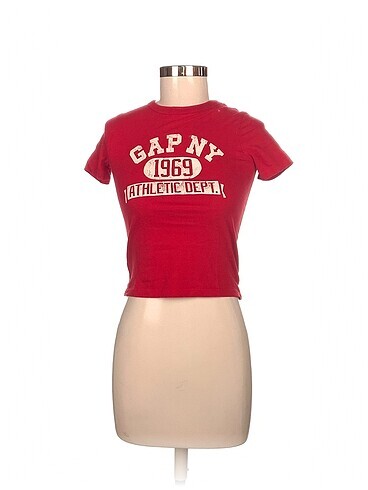 Gap T-shirt %70 İndirimli.