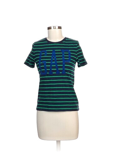 Gap T-shirt %70 İndirimli.