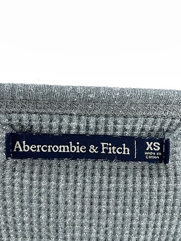 xs Beden gri Renk Abercrombie & Fitch T-shirt %70 İndirimli.