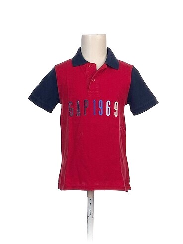 Gap T-shirt %70 İndirimli.