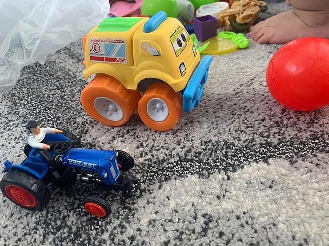  Beden 2 güzel araba oyuncak
