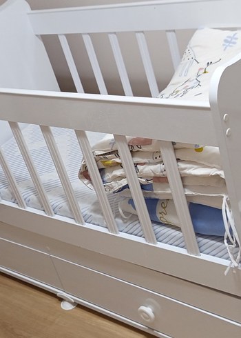 Beyaz Ahşap Bebek Beşiği