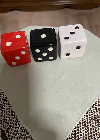 Üçlü Zar şeklinde Siyah-Beyaz-Kırmızı renklerde tuzluk biberlik - Görsel 3