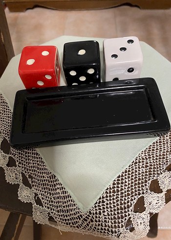 Üçlü Zar şeklinde Siyah-Beyaz-Kırmızı renklerde tuzluk biberlik - Görsel 4