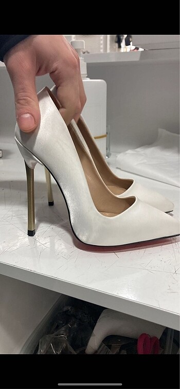 Beyaz Stiletto