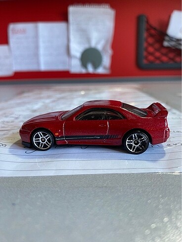  Beden Hotwheels R33