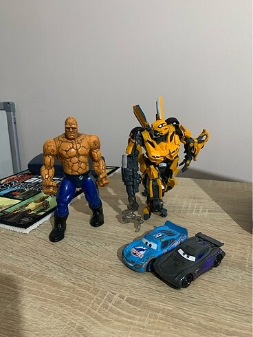 taş adam ve bumblebee figür