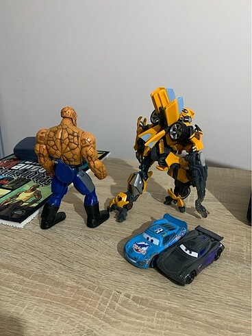  taş adam ve bumblebee figür