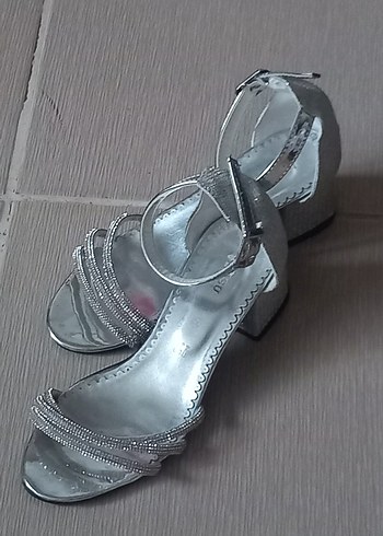 Gri taş  Desenli Tokalı Topuklu Abiye Ayakkabı - Görsel 3