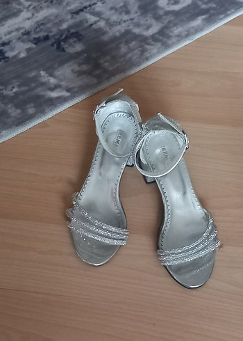 Gri taş  Desenli Tokalı Topuklu Abiye Ayakkabı - Görsel 4