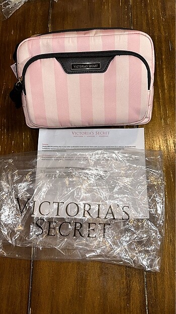 Victoria secret makyaj çantası