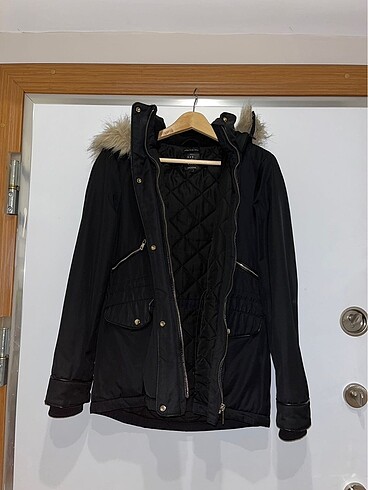 Zara Mont