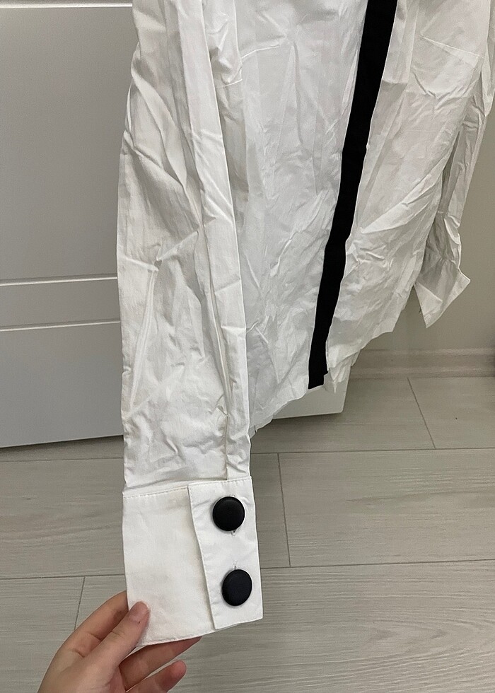 asimetrik kesim beyaz gömlek - Görsel 3