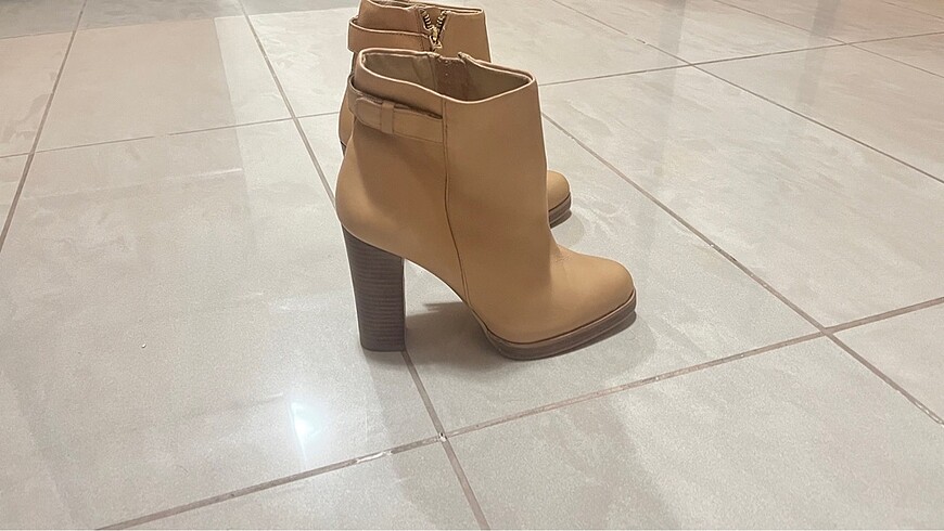 Zara yeni etiketli 36 numara bej bot