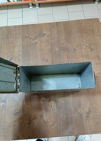 Antika mühimmat sandiği