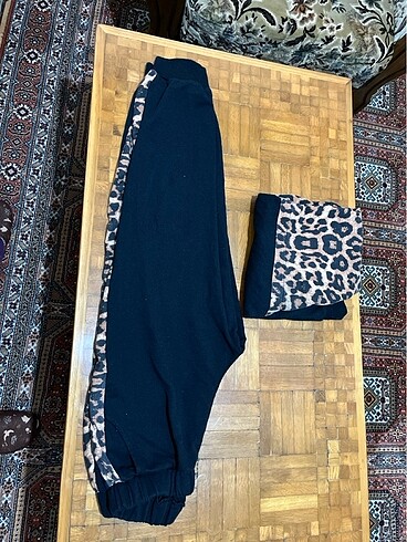 Diğer Leoparlı pijama takımı