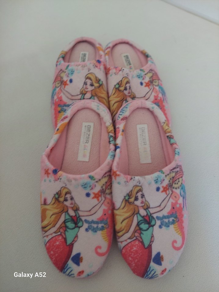 Kız Çocuk Renkli Nakışlı Örgü Ev Terliği - Görsel 2