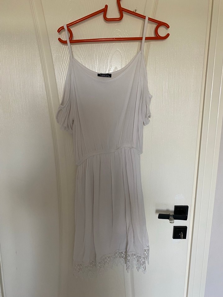Beyaz Askılı Elbise - Görsel 2