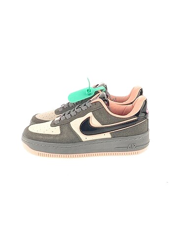 Nike Spor Ayakkabı %70 İndirimli.