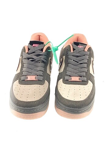 37 Beden Nike Spor Ayakkabı %70 İndirimli.