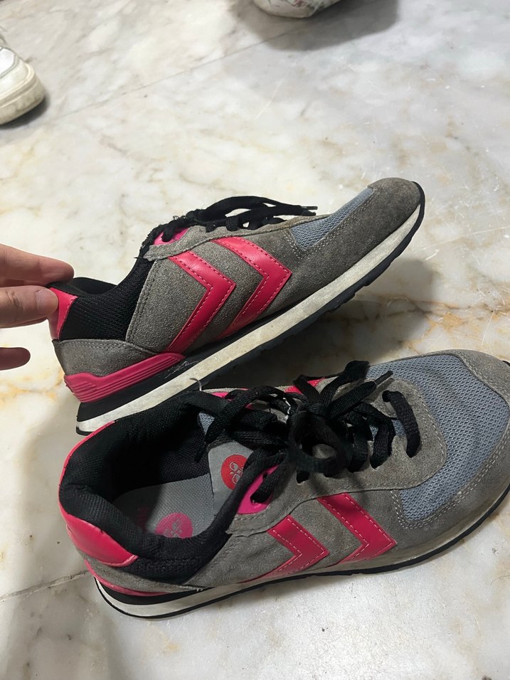 Gri Bağcıklı ve Cırt Cırtlı Kadın Spor Ayakkabı - Görsel 2