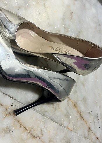 Gri Parlak Metalik Stiletto Topuklu Kadın Ayakkabı - Görsel 3