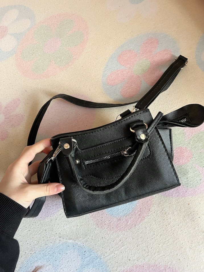 Siyah Deri Tokalı Gotik Kadın Çanta - Görsel 2