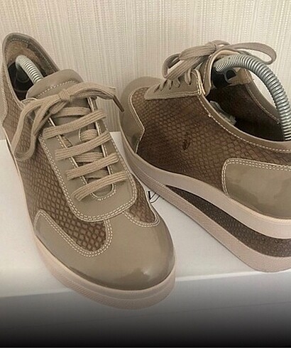 38 Beden Hotiç sneaker