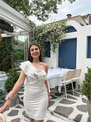 Beyaz elbise