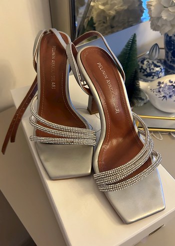 Mat Gümüş Metal Tokalı  Kadın Topuklu Ayakkabı - Görsel 2