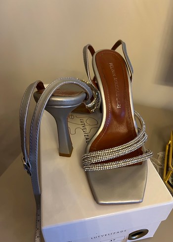 Mat Gümüş Metal Tokalı  Kadın Topuklu Ayakkabı - Görsel 3